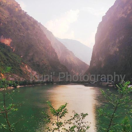 Tirthan Grand Riverside Banjār Esterno foto