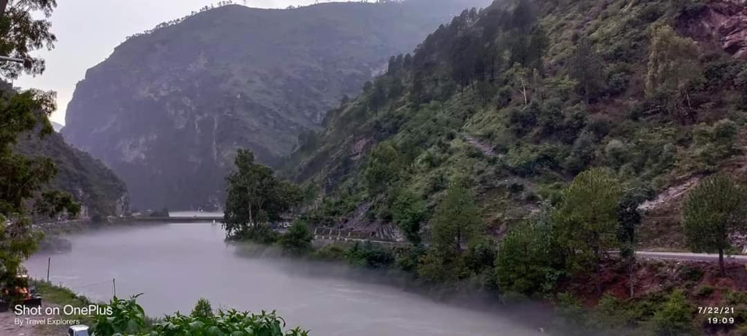 Tirthan Grand Riverside Banjār Esterno foto