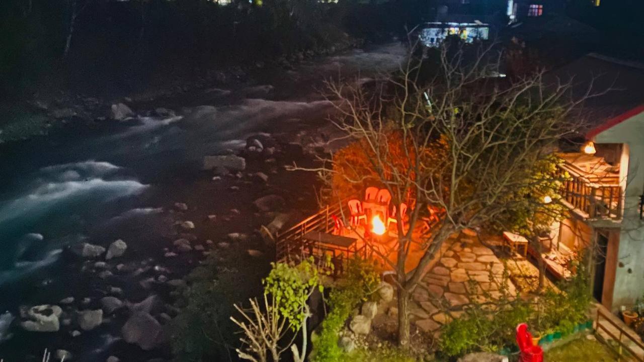 Tirthan Grand Riverside Banjār Camera foto