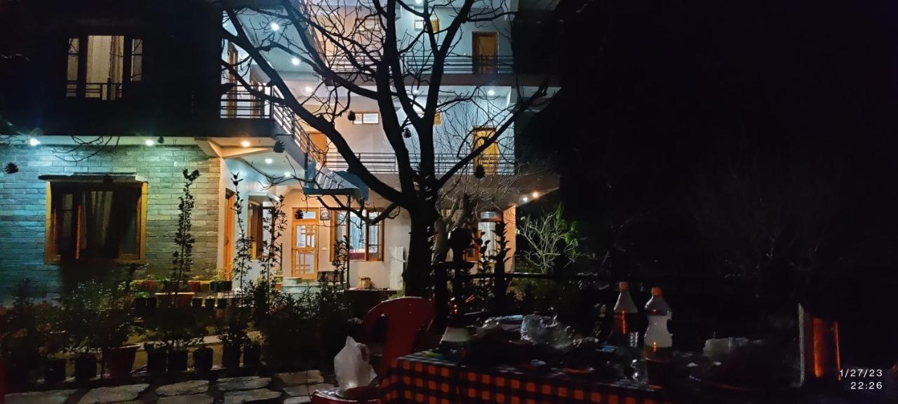 Tirthan Grand Riverside Banjār Esterno foto