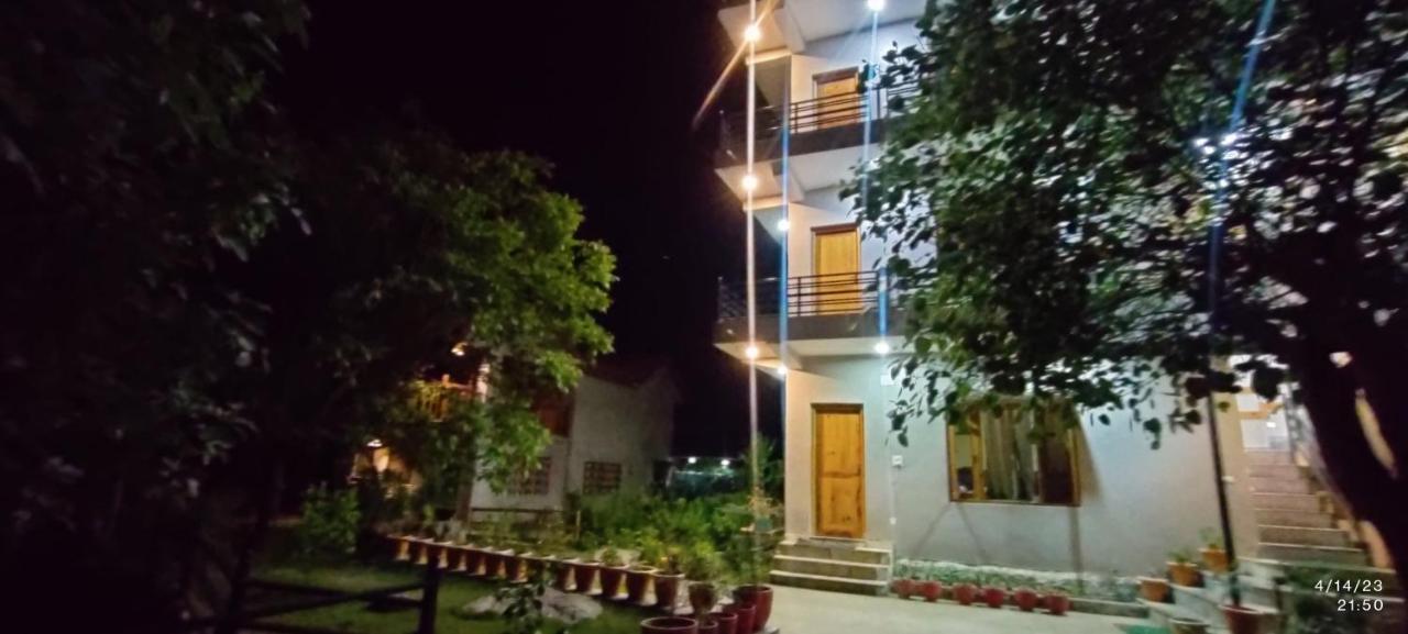 Tirthan Grand Riverside Banjār Esterno foto