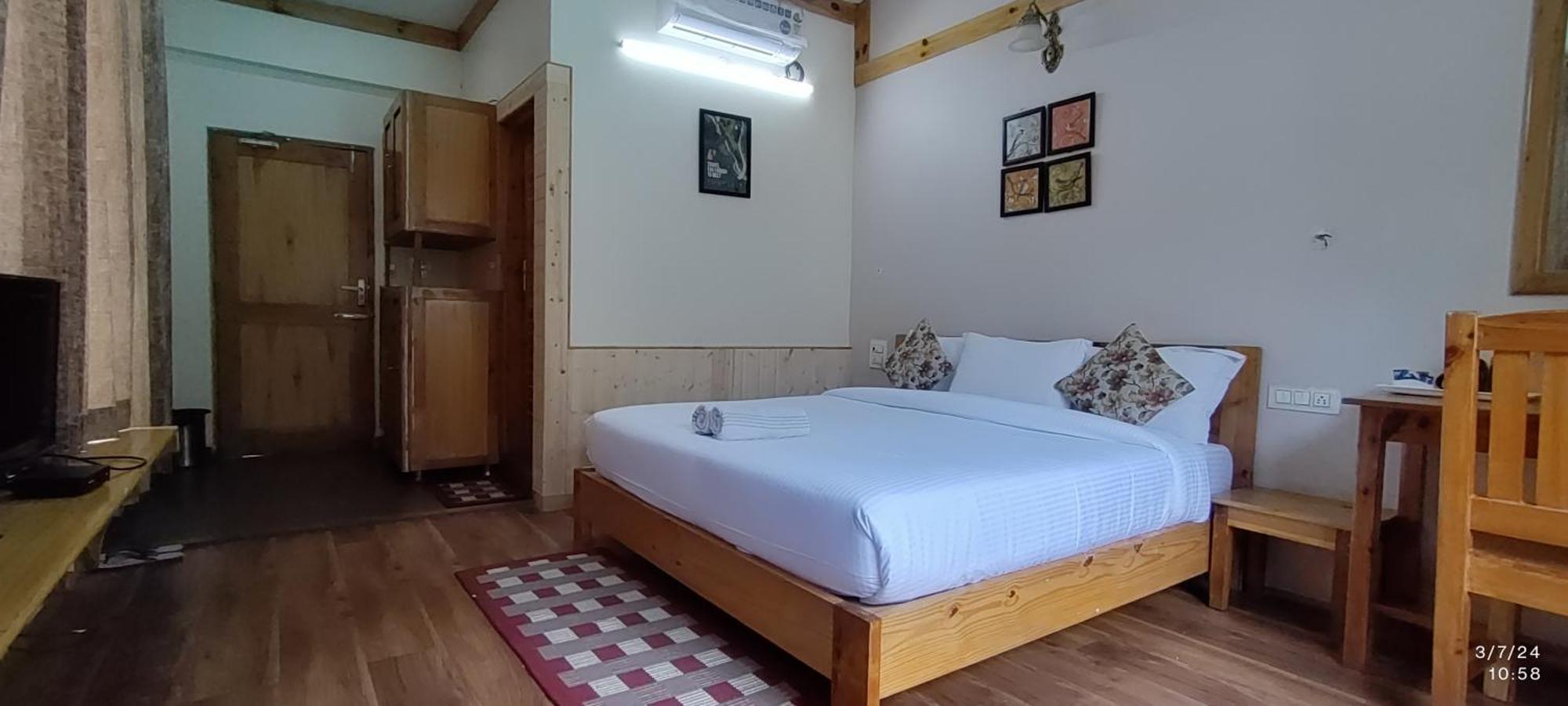 Tirthan Grand Riverside Banjār Esterno foto