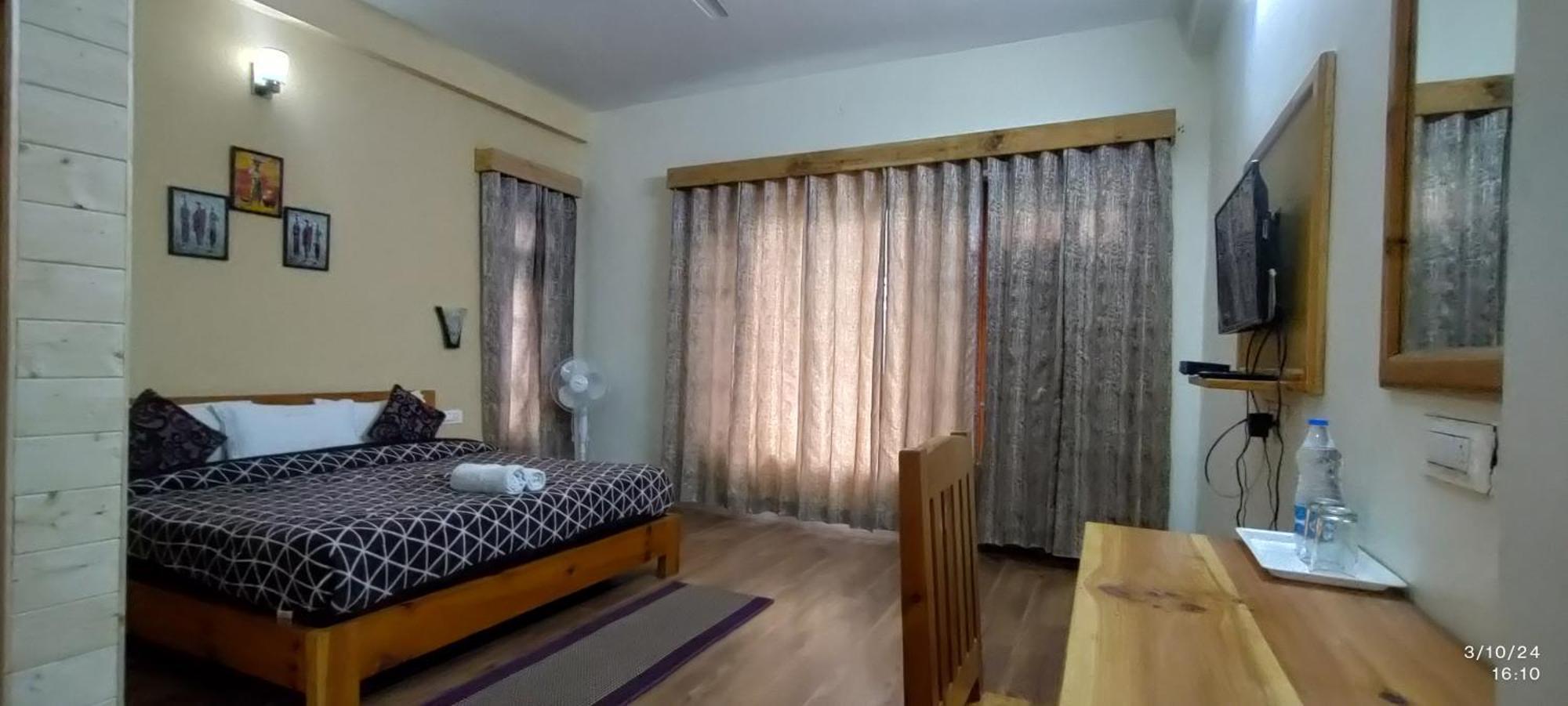 Tirthan Grand Riverside Banjār Esterno foto