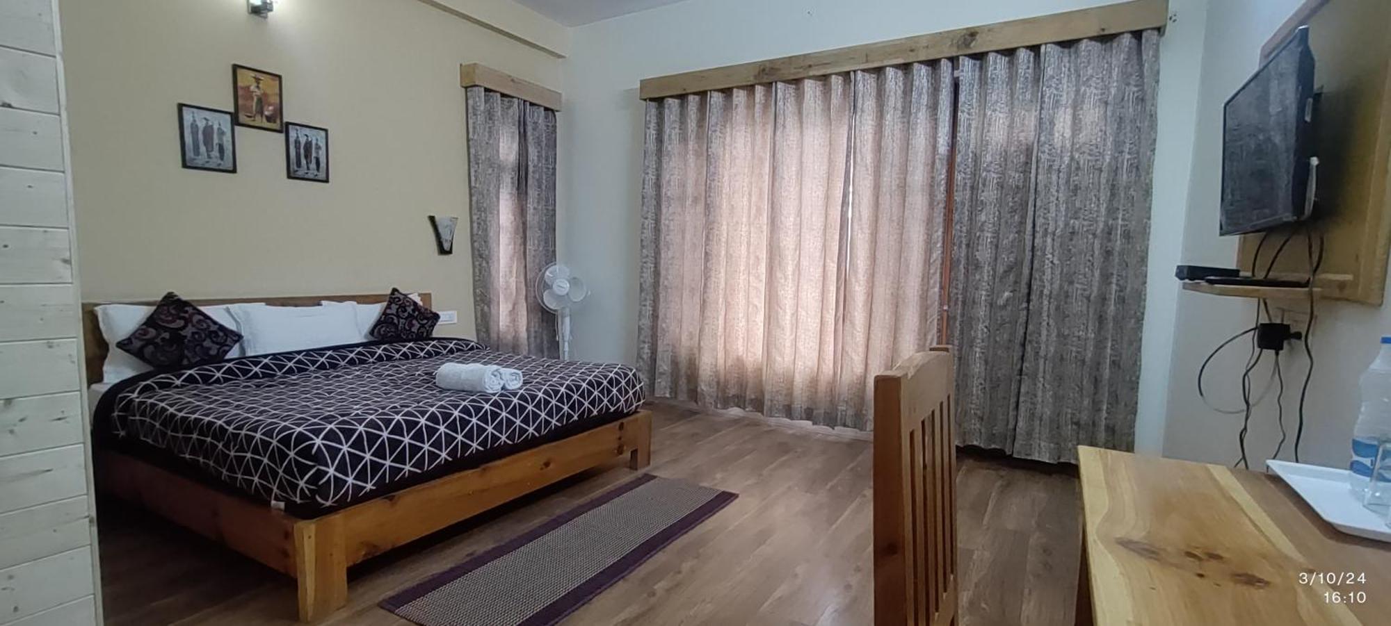 Tirthan Grand Riverside Banjār Esterno foto