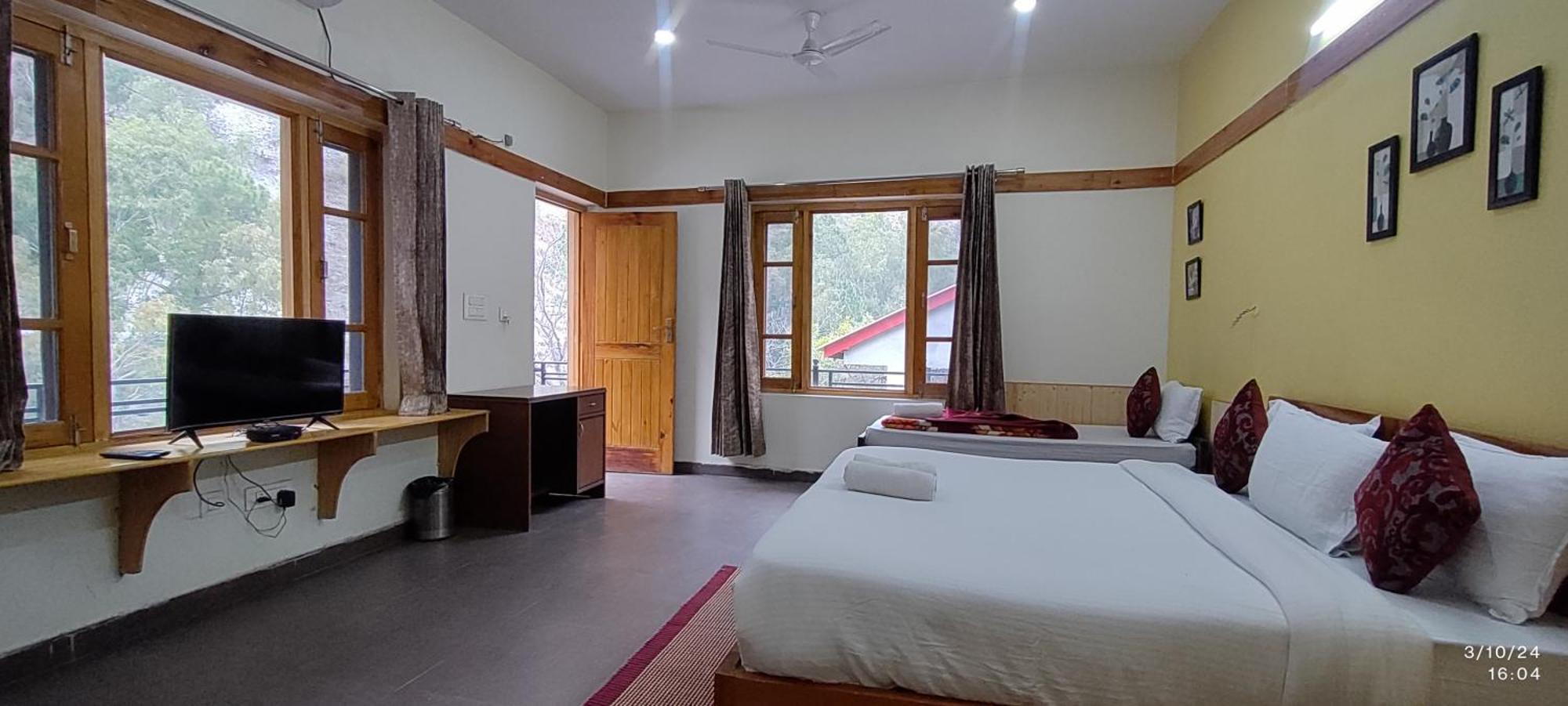 Tirthan Grand Riverside Banjār Esterno foto