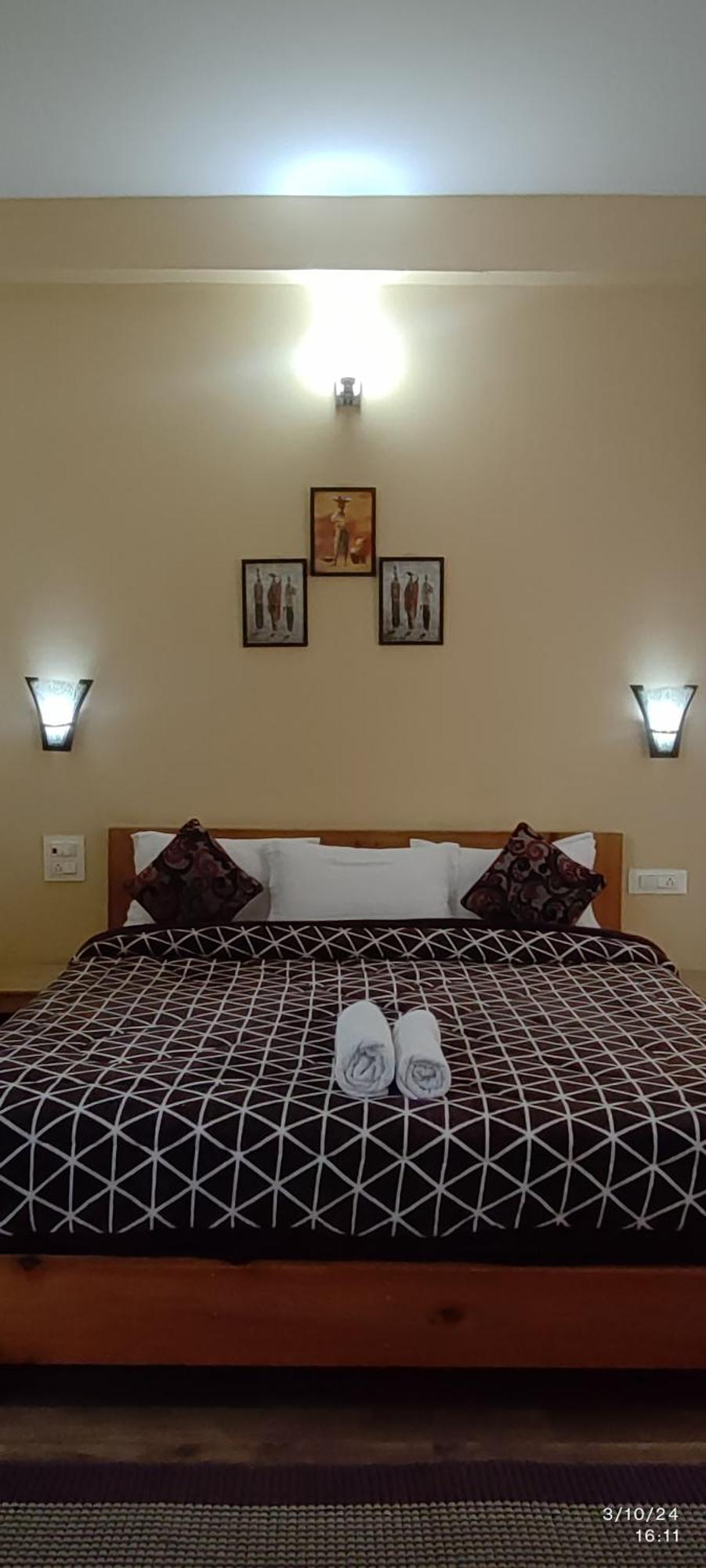 Tirthan Grand Riverside Banjār Esterno foto