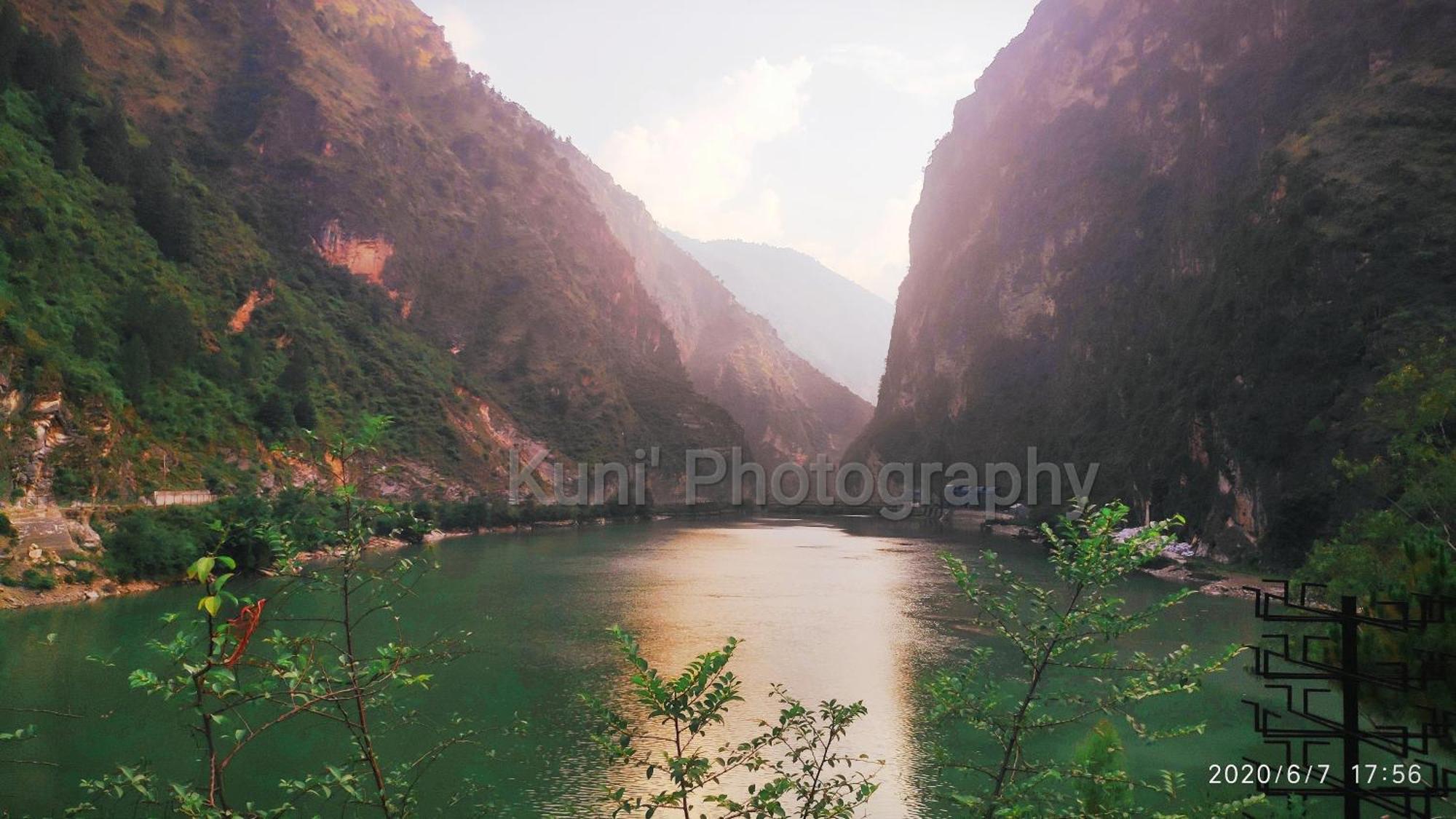 Tirthan Grand Riverside Banjār Esterno foto