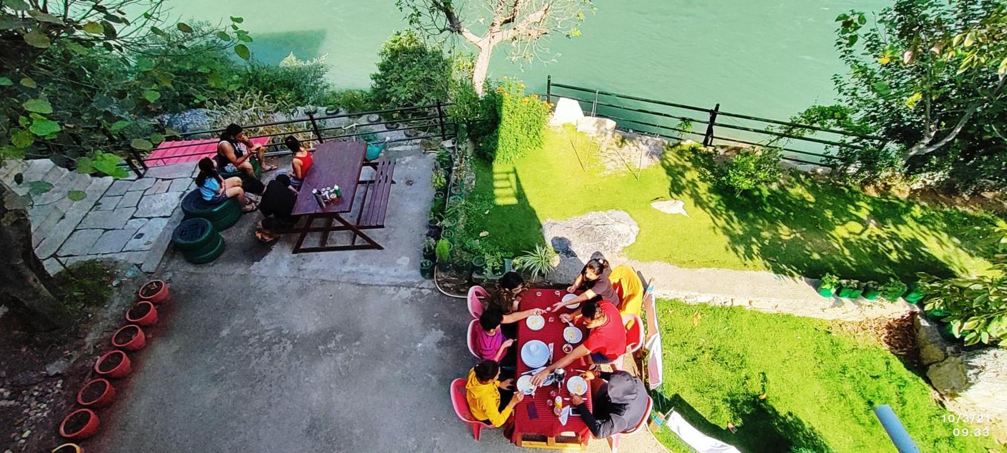 Tirthan Grand Riverside Banjār Esterno foto
