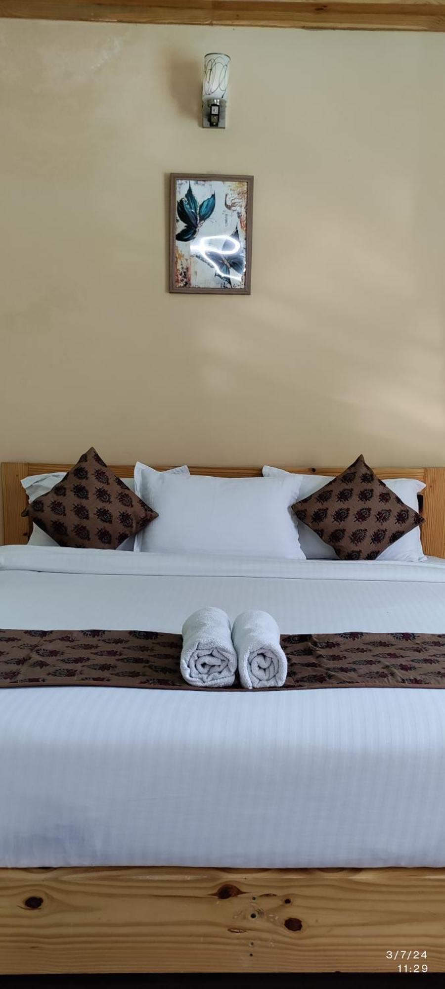 Tirthan Grand Riverside Banjār Esterno foto