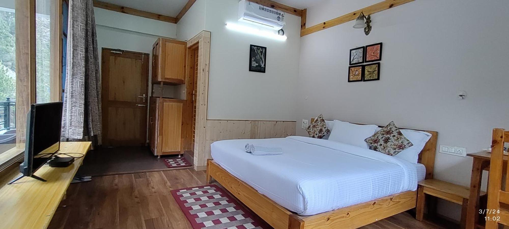 Tirthan Grand Riverside Banjār Esterno foto