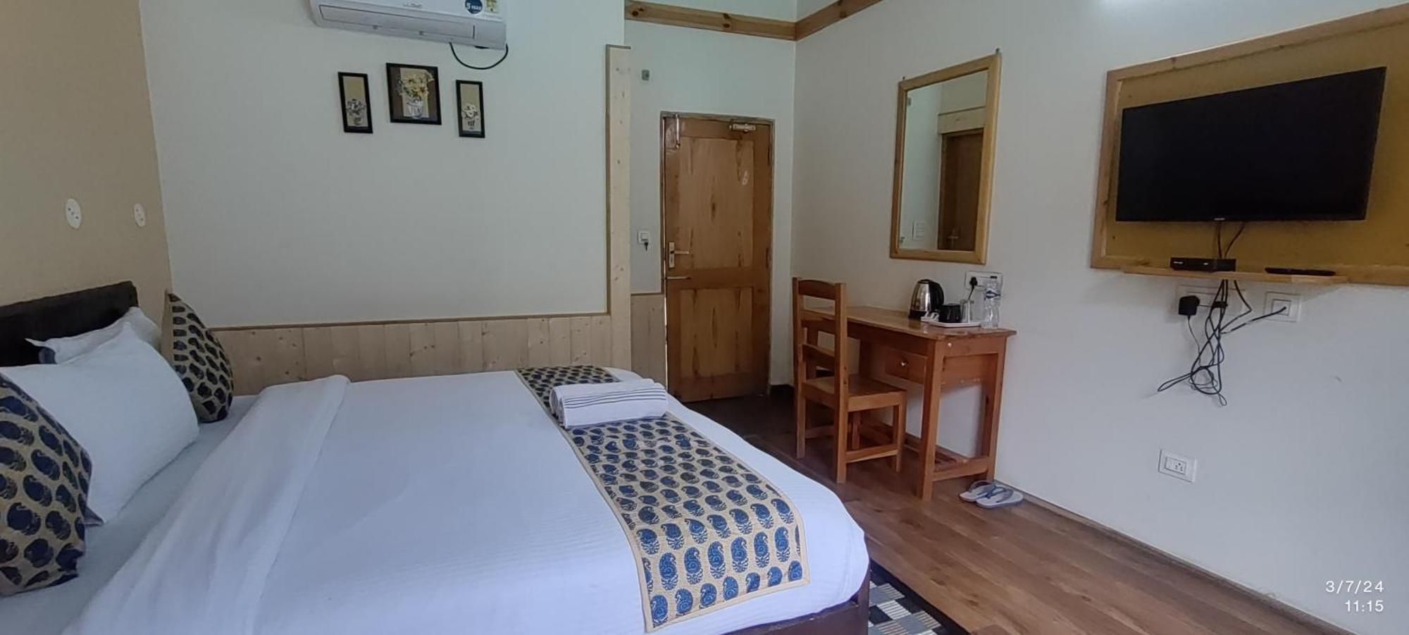 Tirthan Grand Riverside Banjār Esterno foto
