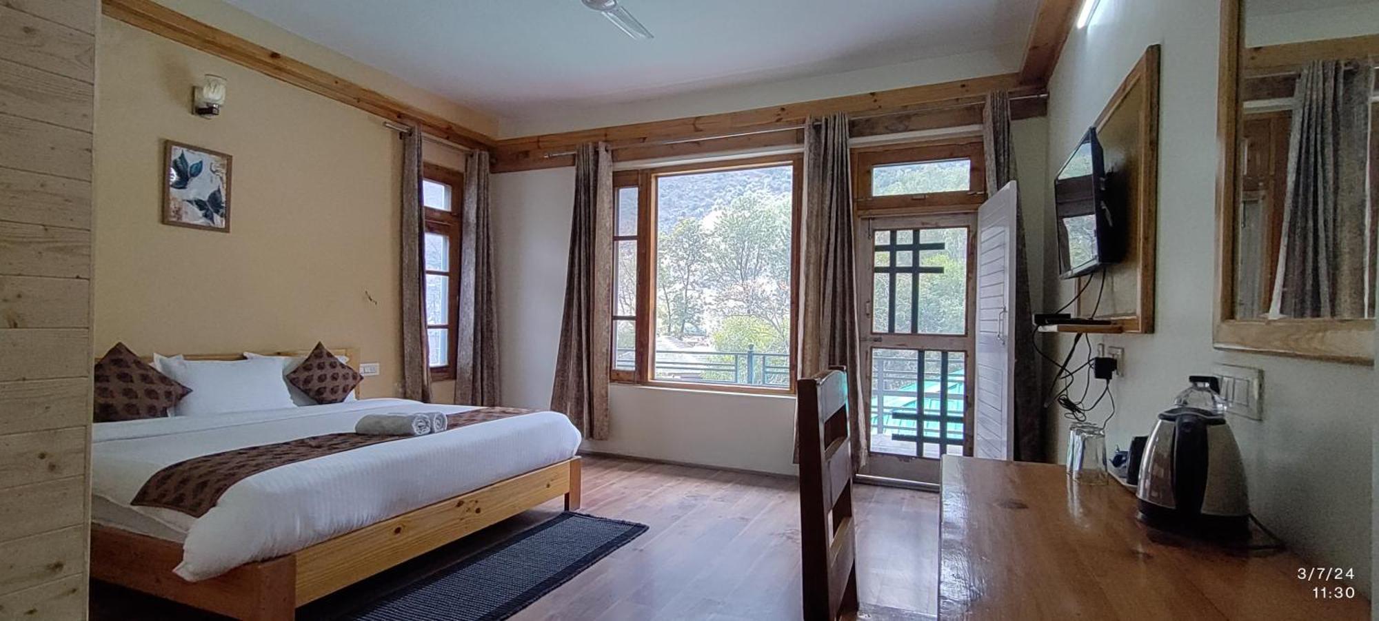 Tirthan Grand Riverside Banjār Esterno foto