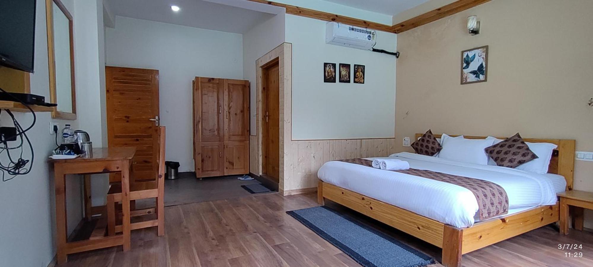 Tirthan Grand Riverside Banjār Esterno foto